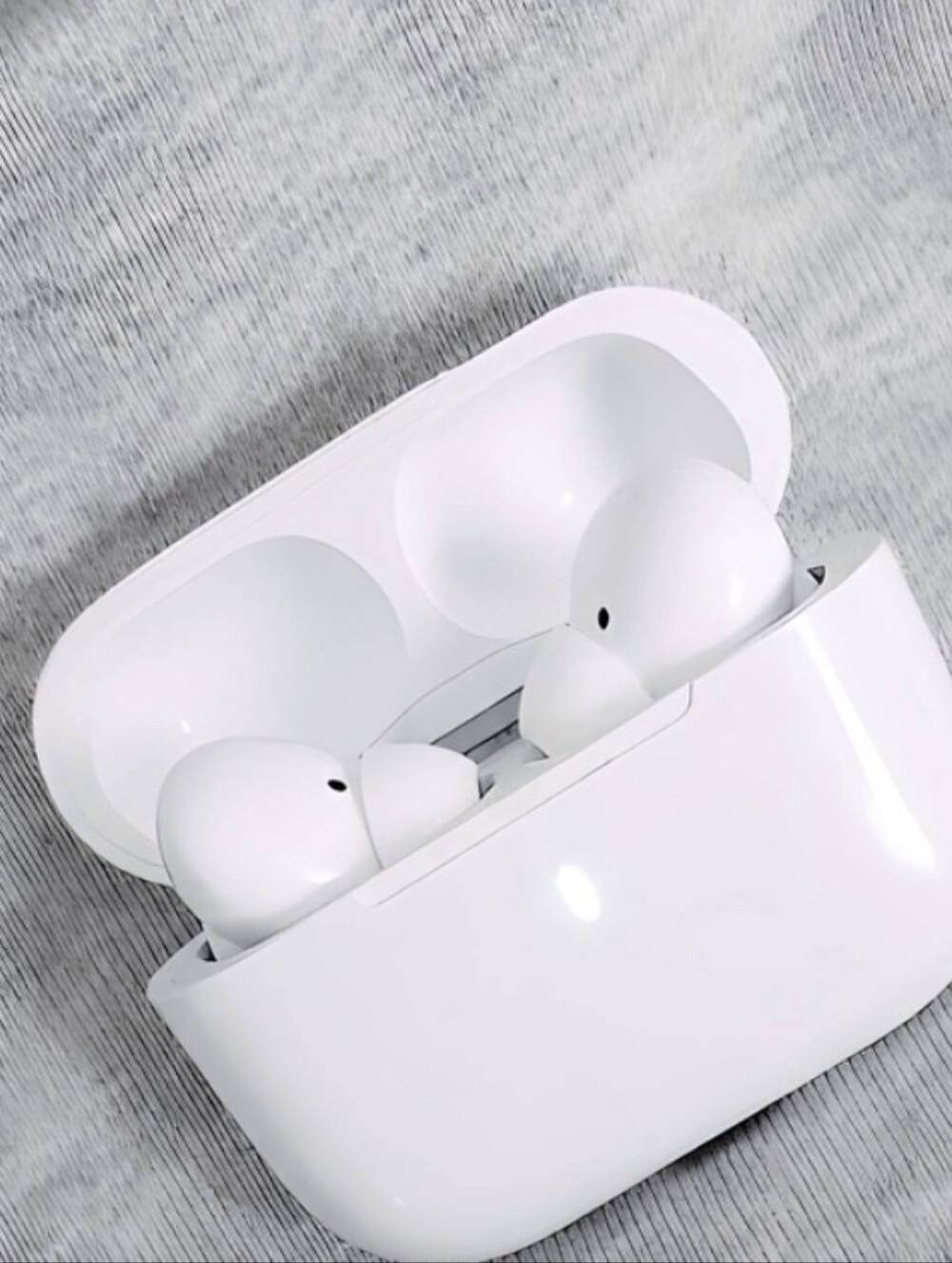Apple White Wireless Earbuds with Charging Case